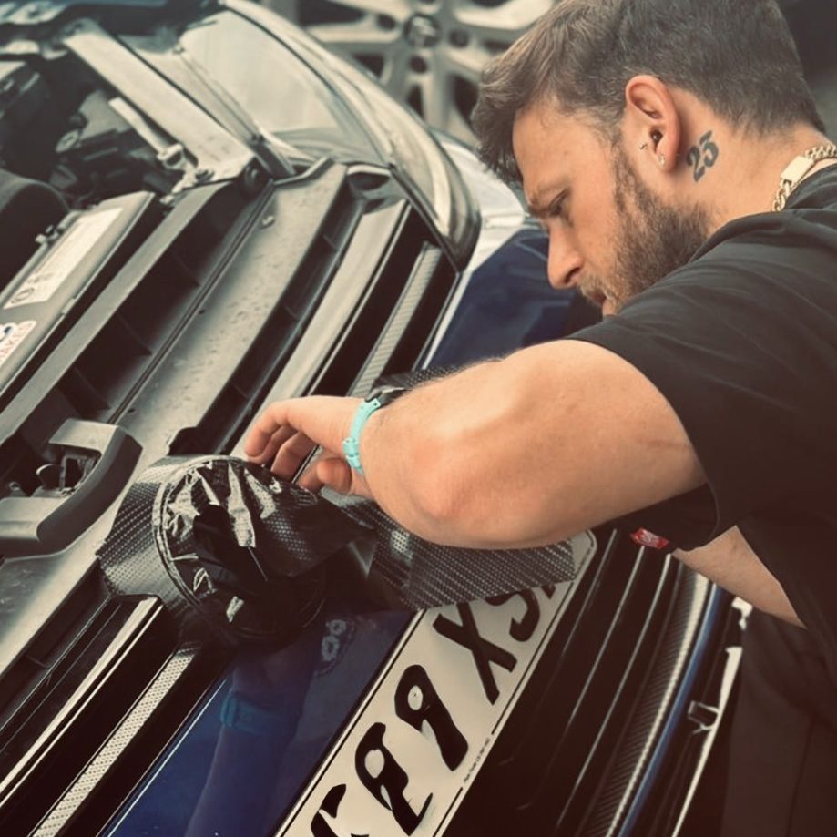 chameleon tint, carbon fibre wrap, fleet wrapping, van wraps, truck wraps, commercial vehicle wraps, business branding wraps, de-chrome 