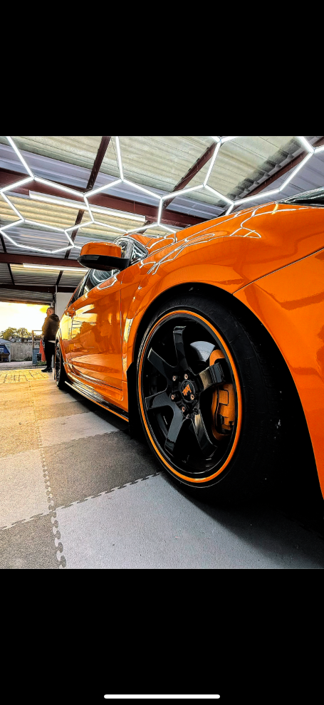gloss orange pinstripe around the alloys, Winterbourne